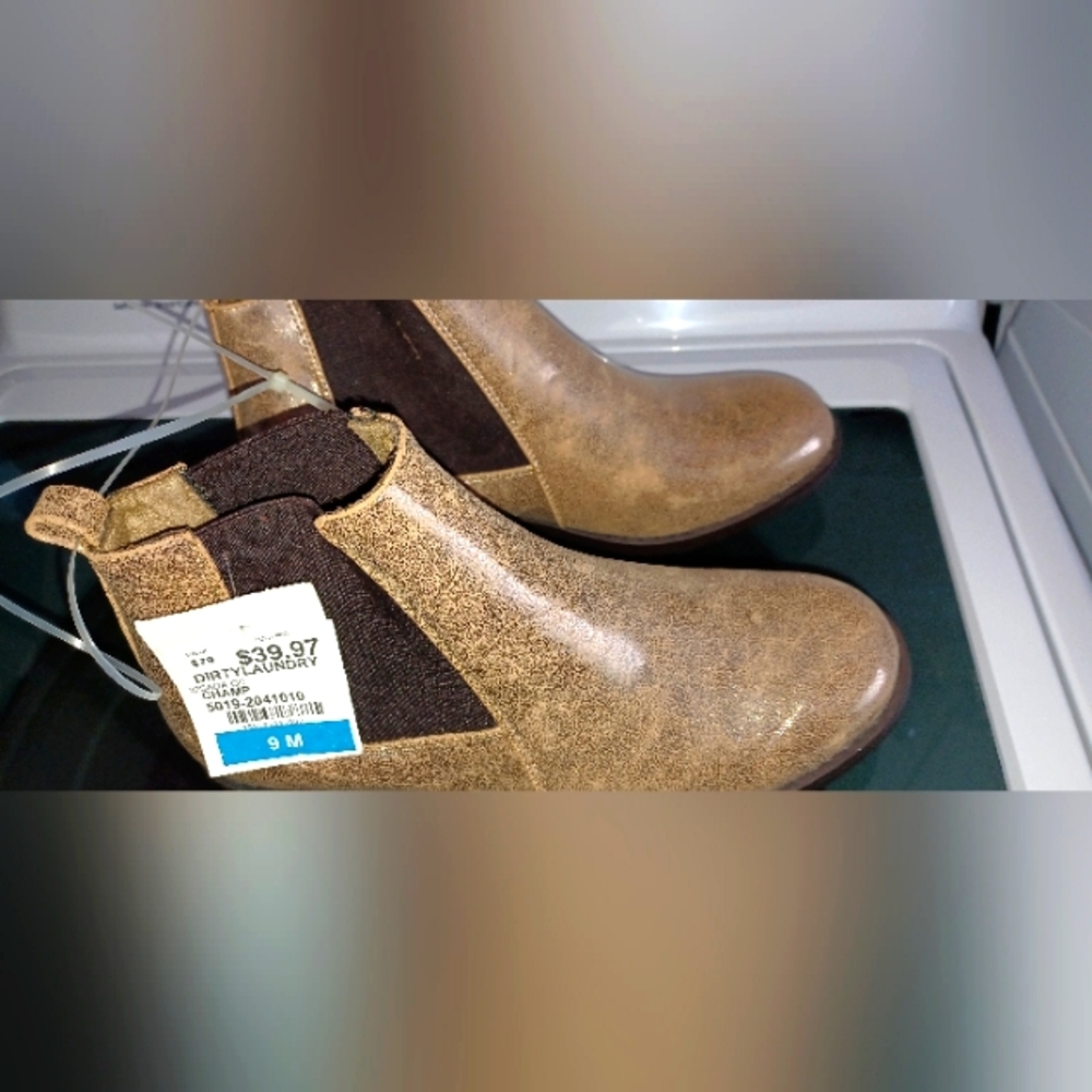 Boots gold 9m NWT